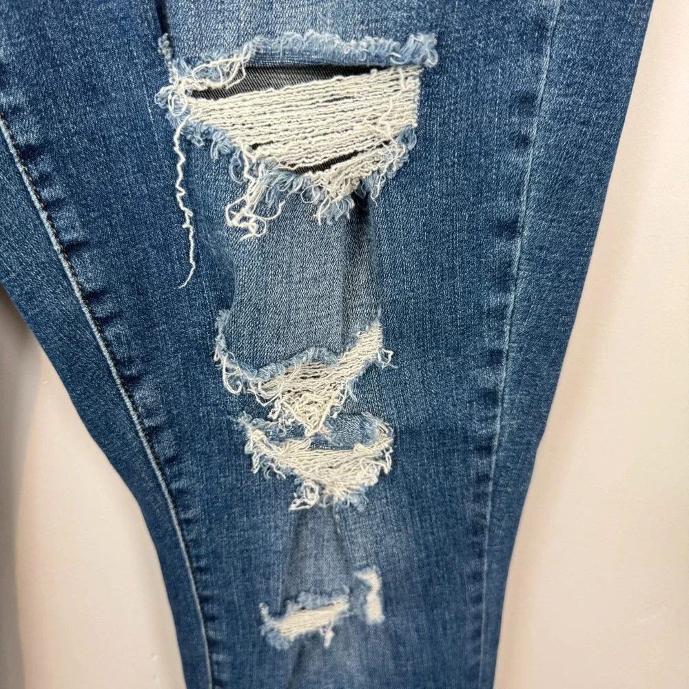 Judy Blue Boyfriend Fit Jean Size 11/30 JB88305 Destroyed Stretch Denim Mid Rise